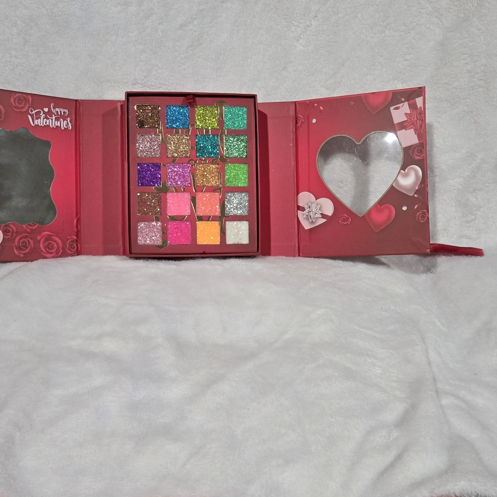 Valentine's Day Makeup Palette Set - Picture 3 of 6
